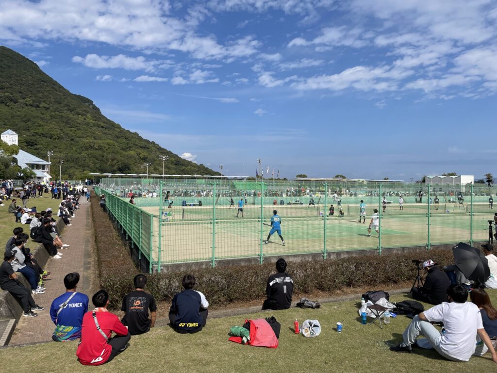 ソフトテニス天皇杯の試合会場の香川県総合運動公園テニス場