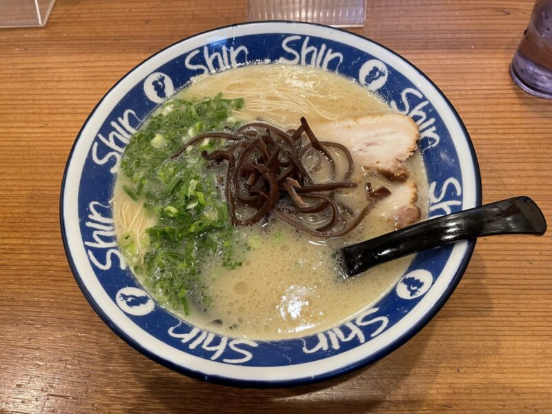 博多ラーメンシンシン天神本店のラーメン