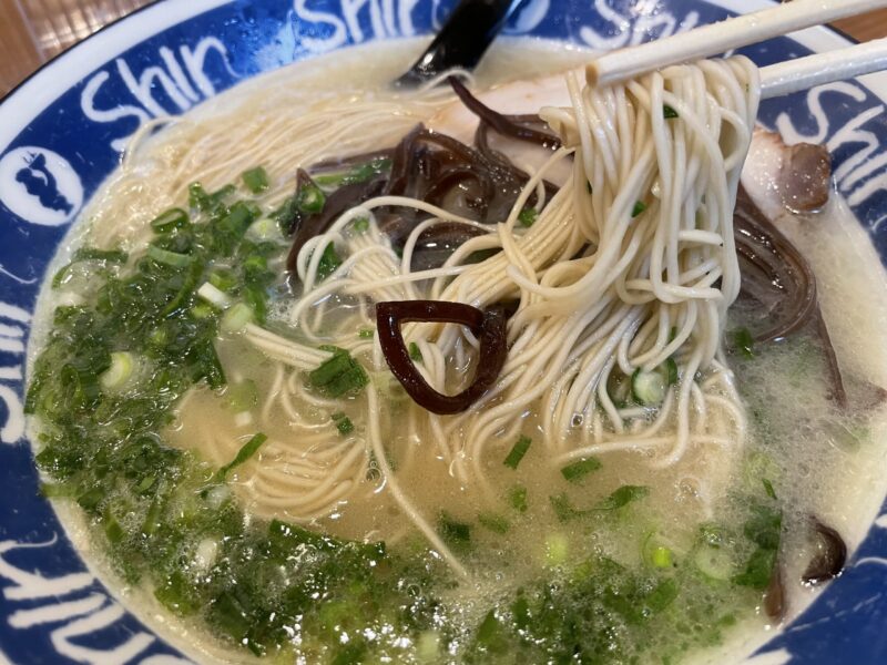 博多ラーメンシンシン天神本店のラーメン